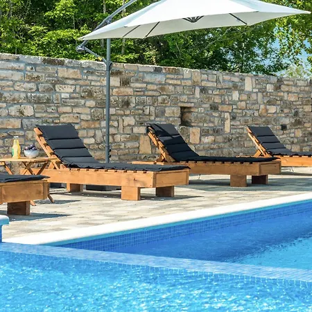 Amazing In Perusic Donji Tatil Evi *