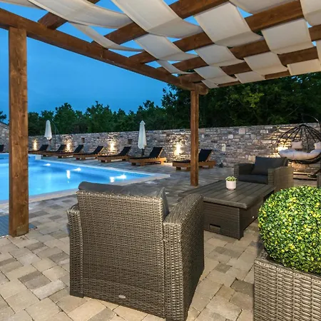 Tatil Evi Amazing In Perusic Donji Dusic