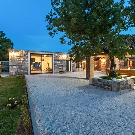 Tatil Evi Amazing In Perusic Donji