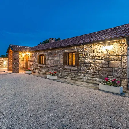 Tatil Evi Amazing In Perusic Donji Dusic