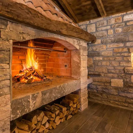 Amazing In Perusic Donji Tatil Evi Dusic