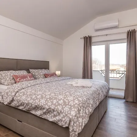 Amazing In Perusic Donji Tatil Evi Dusic