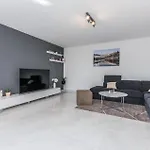 Feriehus Amazing In Perusic Donji *