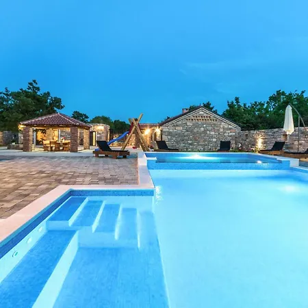 Lovely In Perusic Donji With Wifi Holiday home