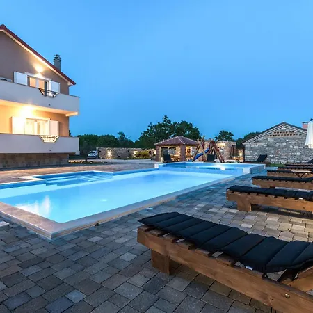 Lovely In Perusic Donji With Wifi Holiday home