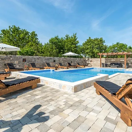 Holiday home Lovely In Perusic Donji With Wifi *