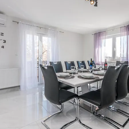 Casa vacanze Lovely In Perusic Donji With Wifi