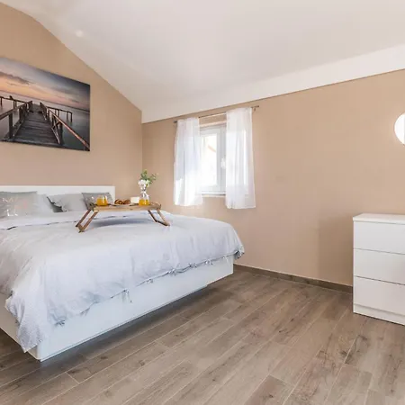 Lovely In Perusic Donji With Wifi Holiday home *