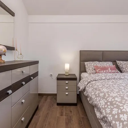 Lovely In Perusic Donji With Wifi Holiday home Dusic