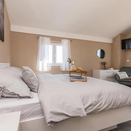 Holiday home Lovely In Perusic Donji With Wifi *
