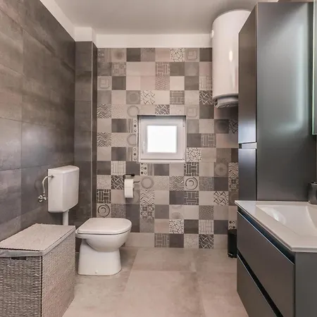 Lovely In Perusic Donji With Wifi Holiday home Dusic