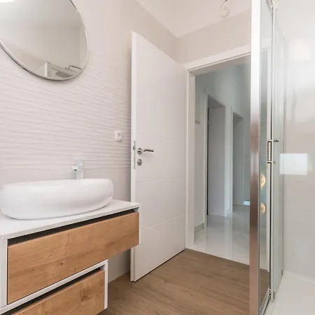 Holiday home Lovely In Perusic Donji With Wifi Dusic