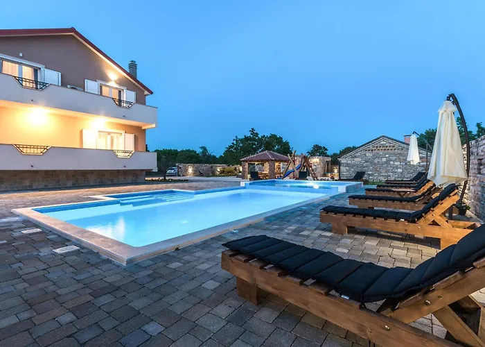 Lovely In Perusic Donji With Wifi 度假居